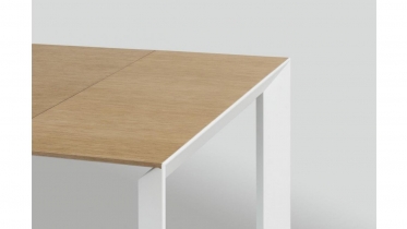 Eetkamertafel in hout met aluminium poten | art 10.01NRW