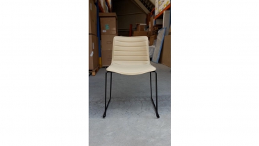 stoelen Pure C - art 15.0280 - stoel leder in banden gestikt2