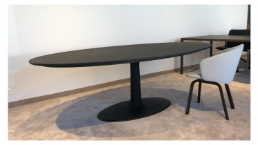 ovale tafel met centrale kolom | art 07.OVJ2
