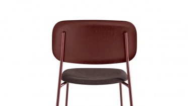 stoel met houten rug en bekleedde zit | art 60.10UPH2