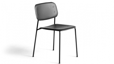 stoel met houten zit en rug en metalen onderstel | art 60.SEMW