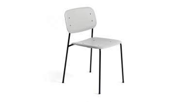 stoel met houten zit en rug en metalen onderstel | art 60.SEMW2