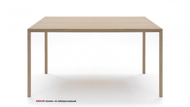 vierkante tafel 8 personen - art 07.SL001
